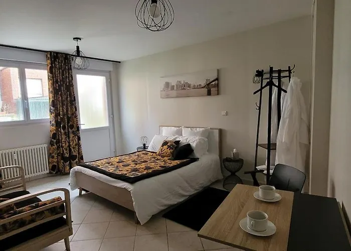 Appartement Cocooning Et Tranquille Dans Un Jardinet A L'arriere D'une Copropriete 2mm De La Gare *